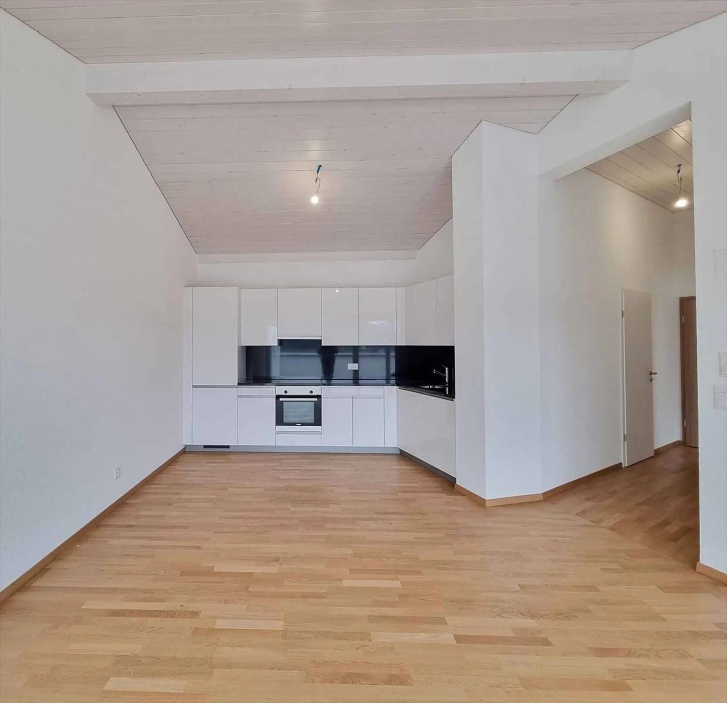 Ultimo piano 2.5 stanze - Foto 3 di 5