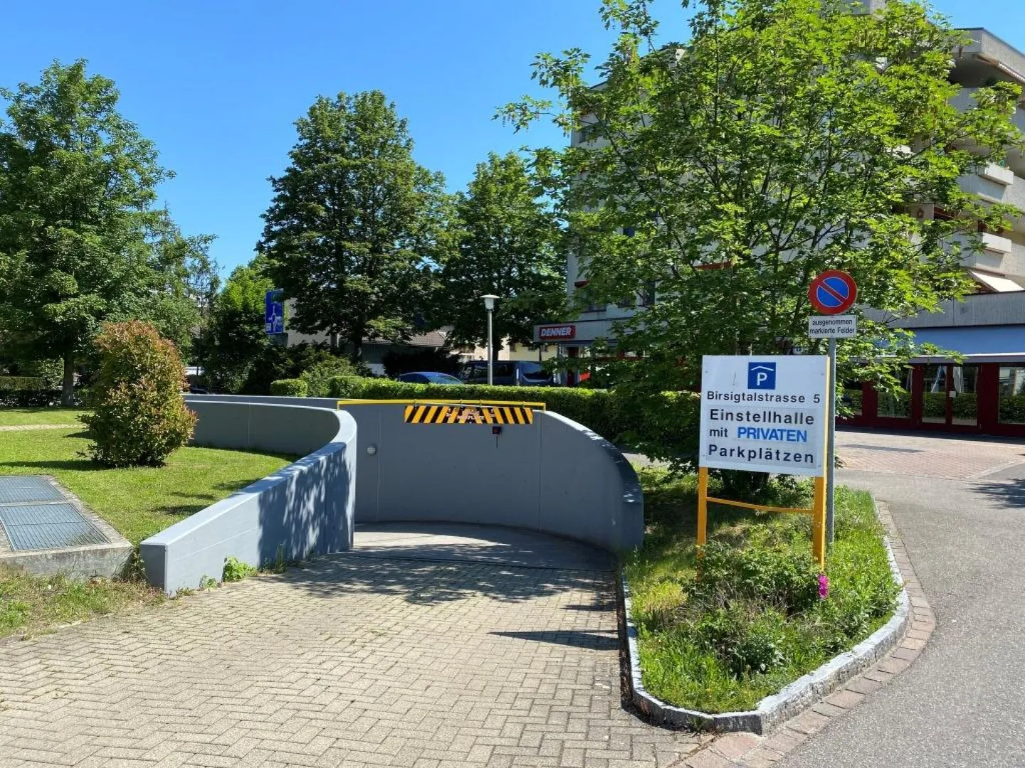 Posto moto gratuito a Reinach (vicino al centro del villaggio) in affitto - Foto 1 di 2