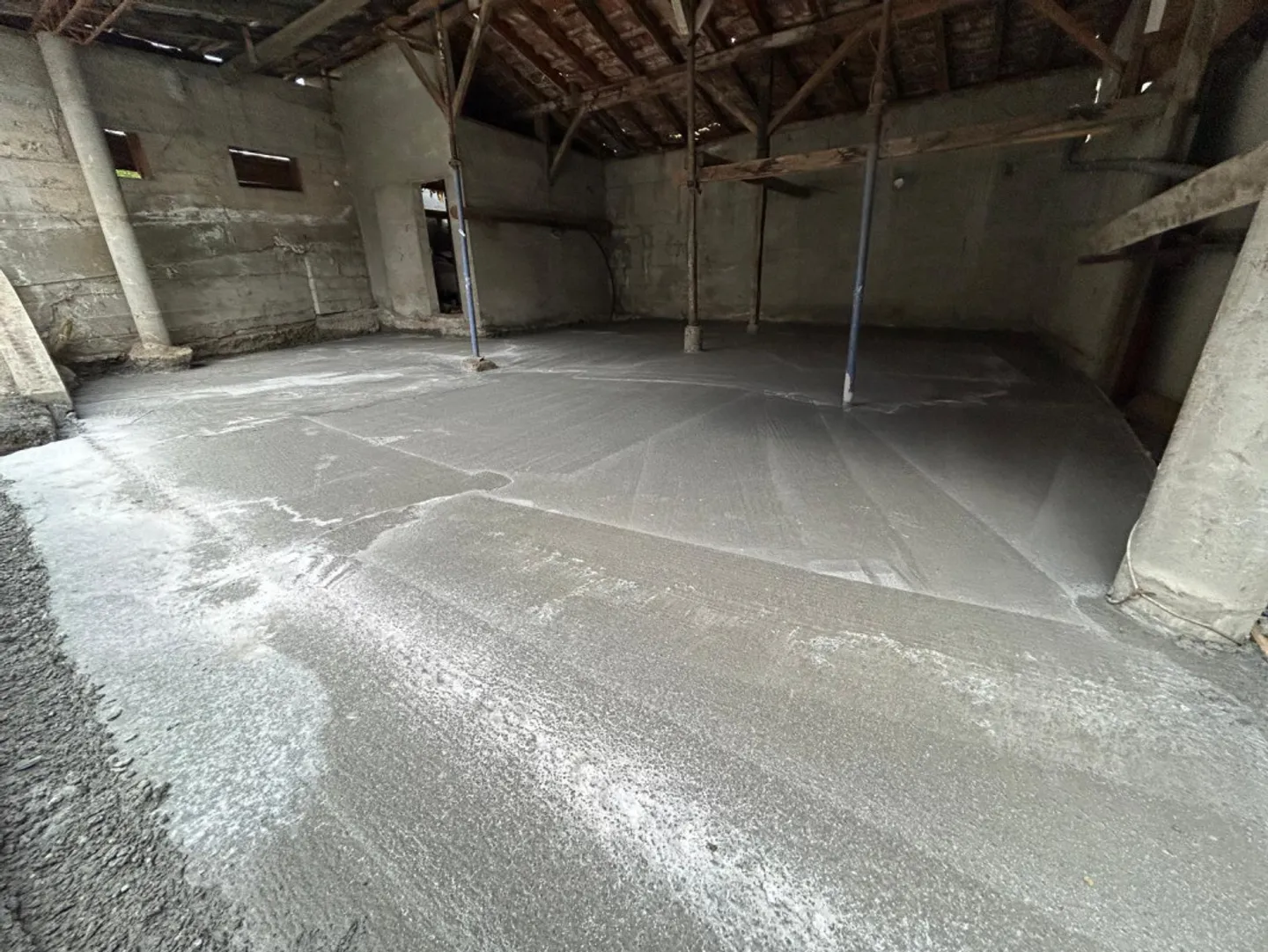 Barn - Hangar to renovate - Photo 2 of 2