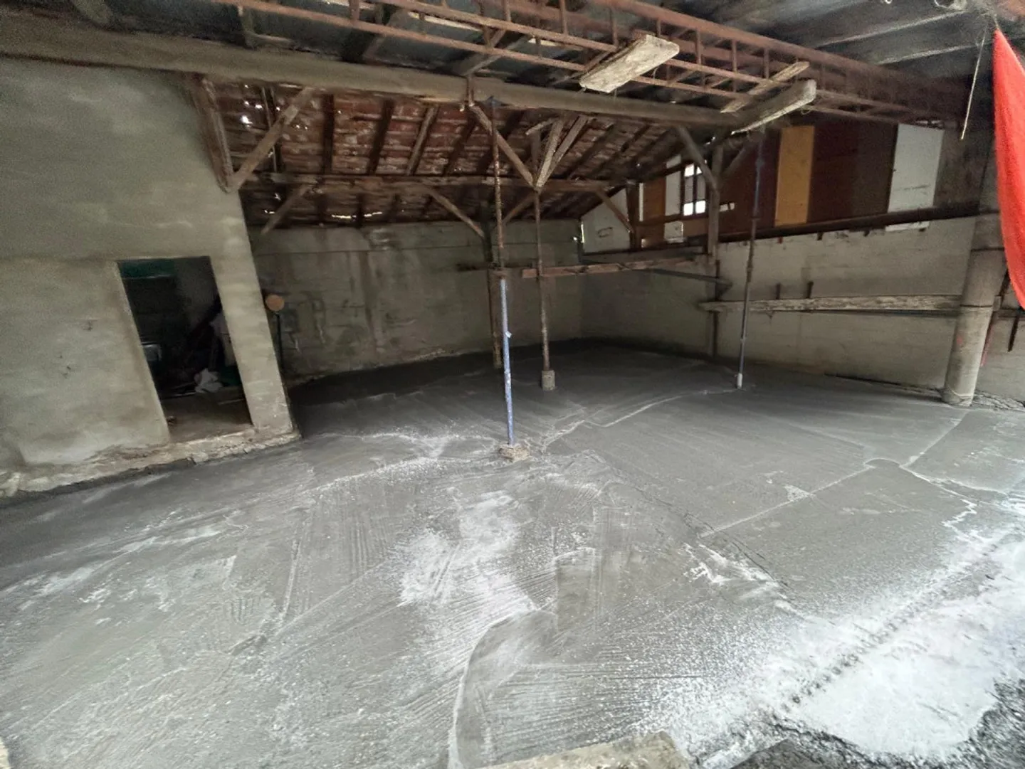 Barn - Hangar to renovate - Photo 1 of 2