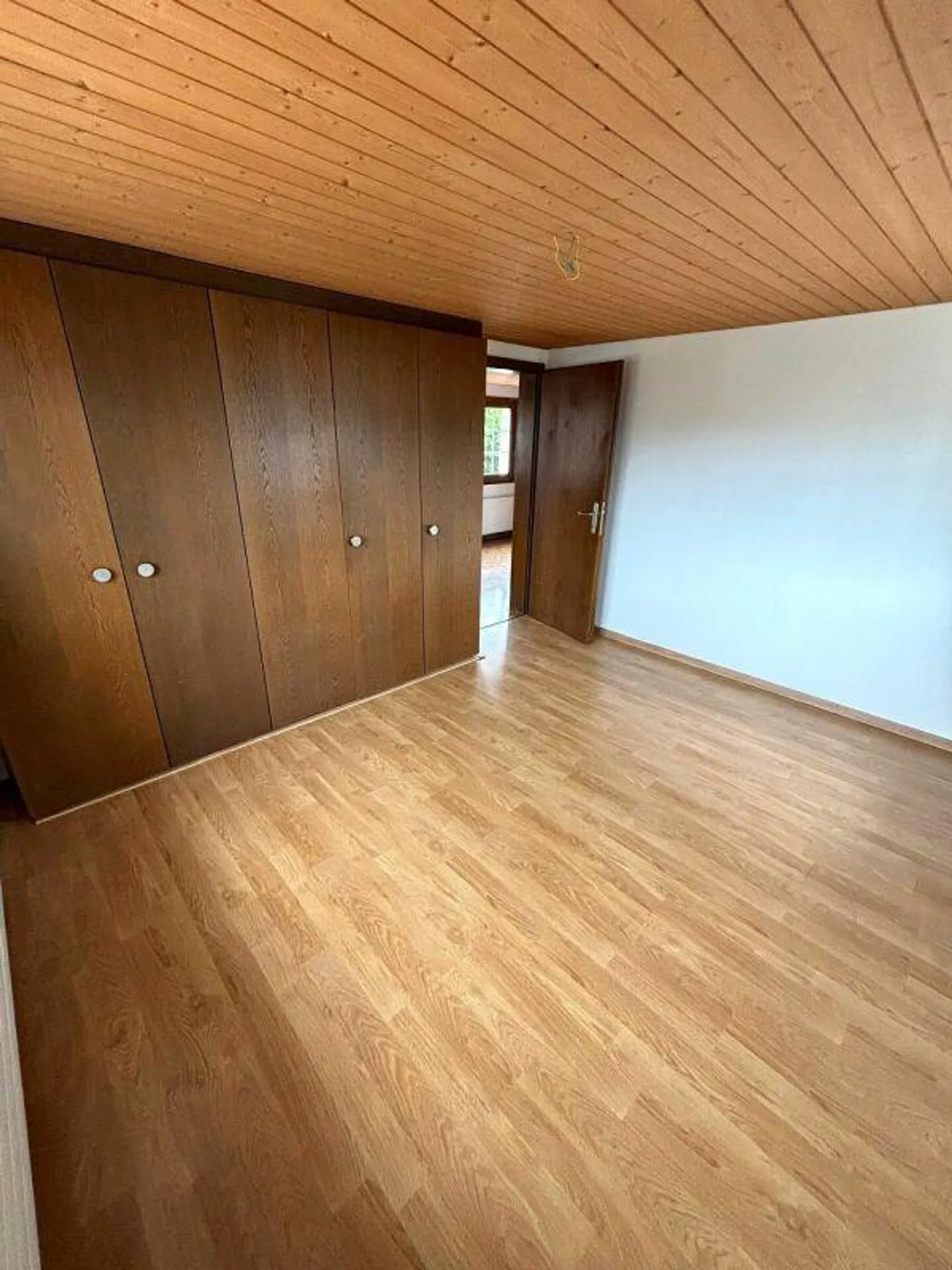 Cozy 2.5 Room Apartment for Rent - Photo 5 of 8