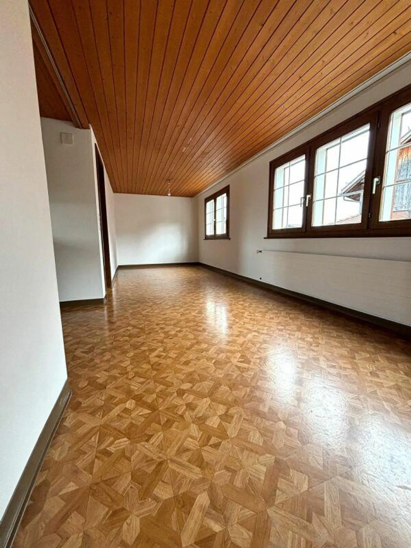 Cozy 2.5 Room Apartment for Rent - Photo 6 of 8