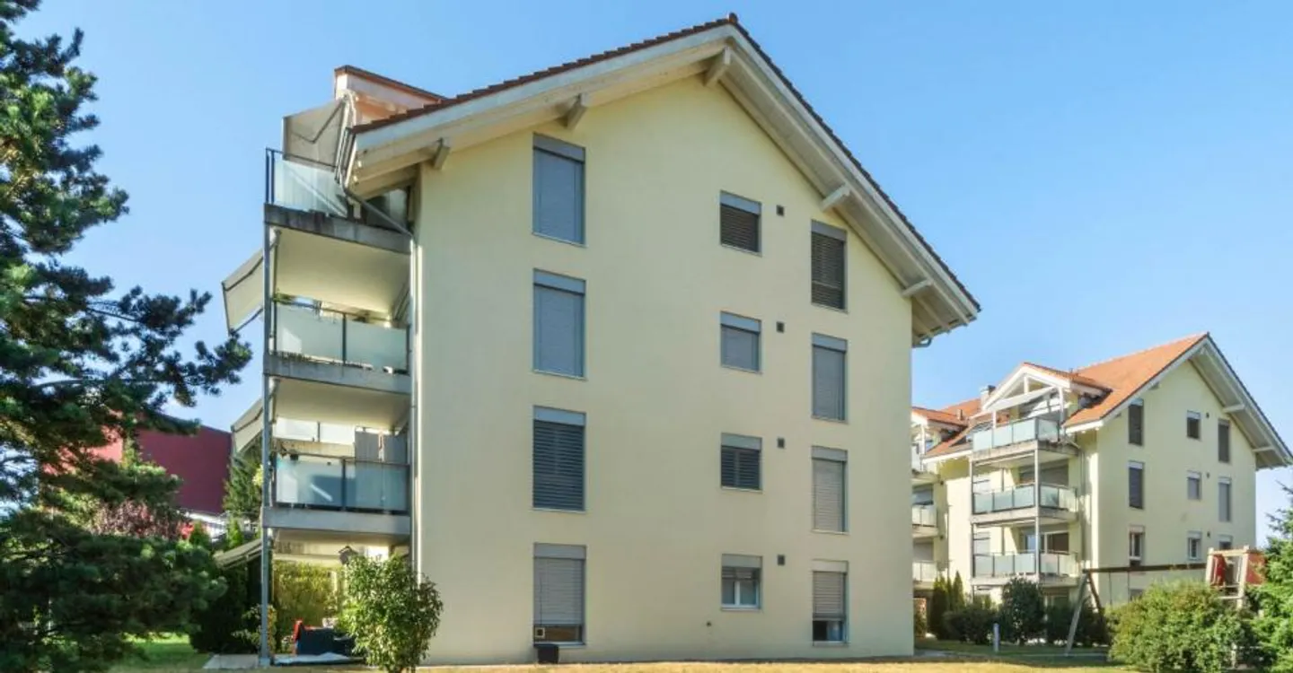 Stai cercando spazio di archiviazione aggiuntivo a Busswil? Abbiamo la soluzione giusta per te! - Foto 2 di 2