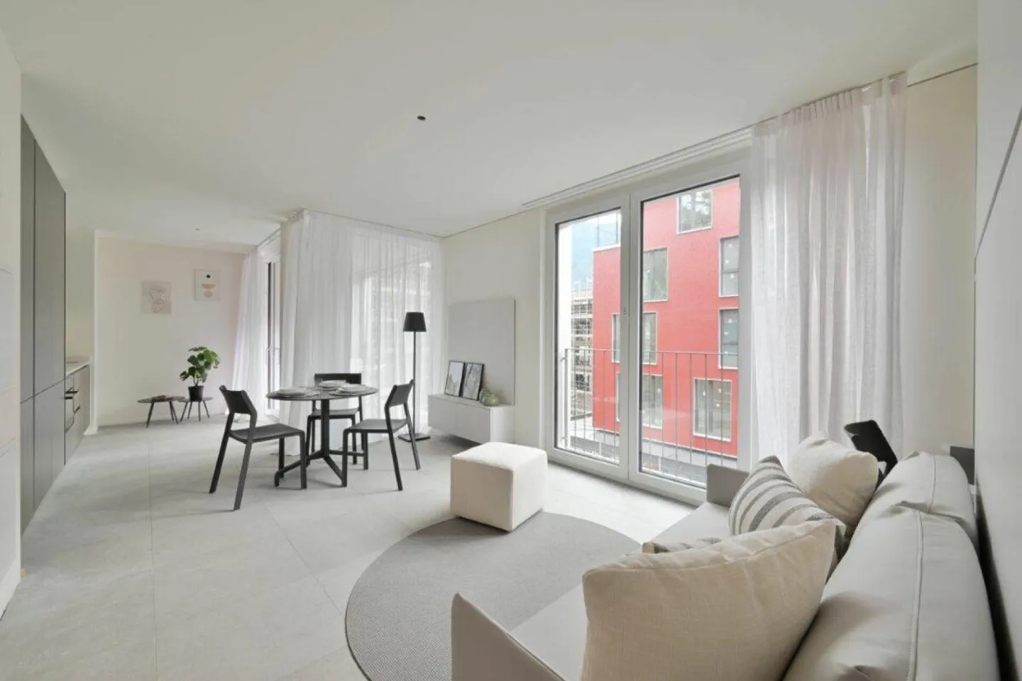 Studios lumineux entièrement meublés - Photo 1 sur 9