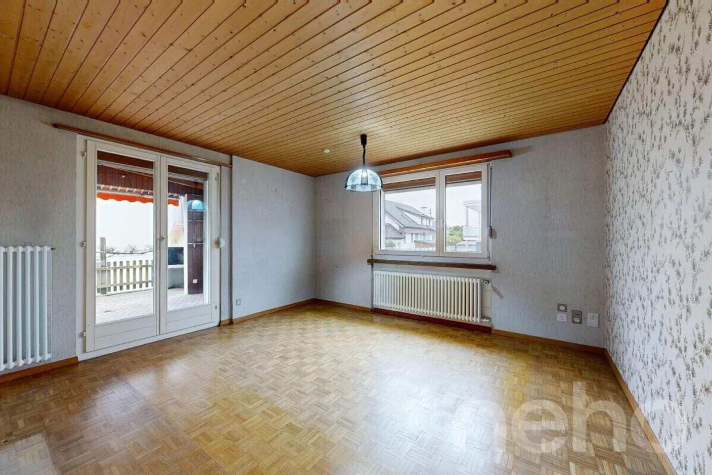 Detached single-family house in a quiet location with expansion potential - Photo 2 of 12