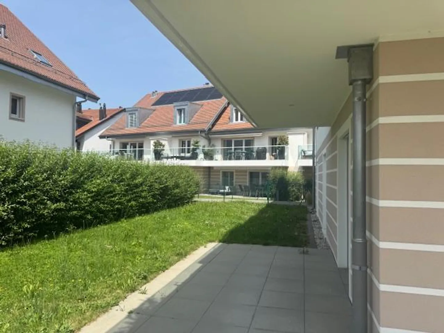 Modern Garden Apartment in Etoy - Photo 13 of 15