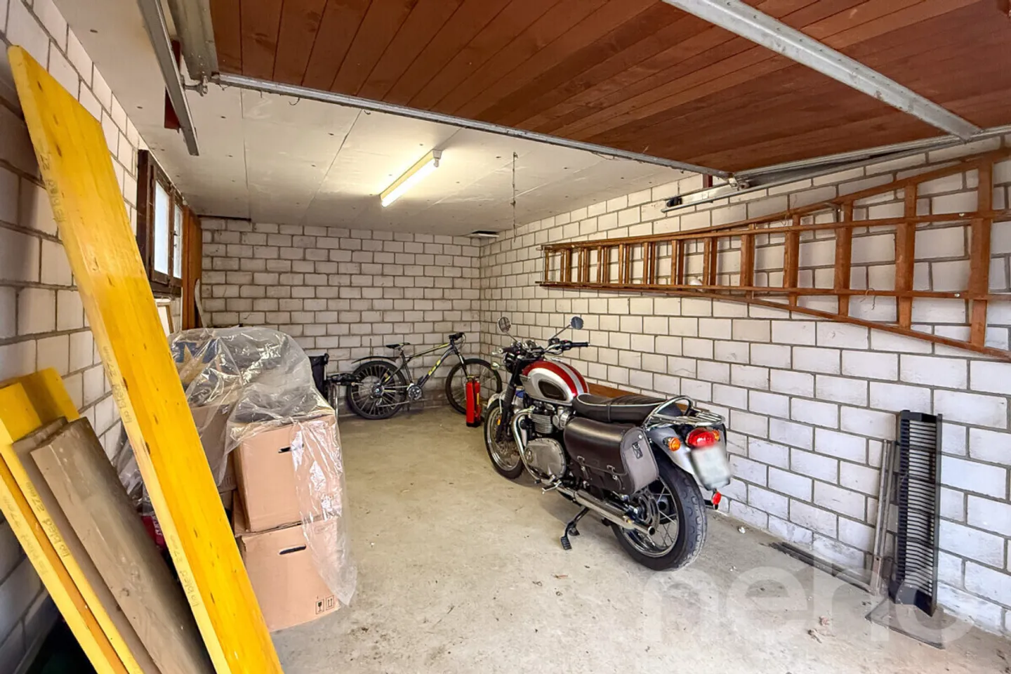 Detached single-family house in a quiet location with expansion potential - Photo 10 of 12