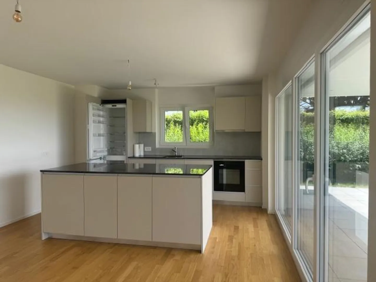 Modern Garden Apartment in Etoy - Photo 5 of 15