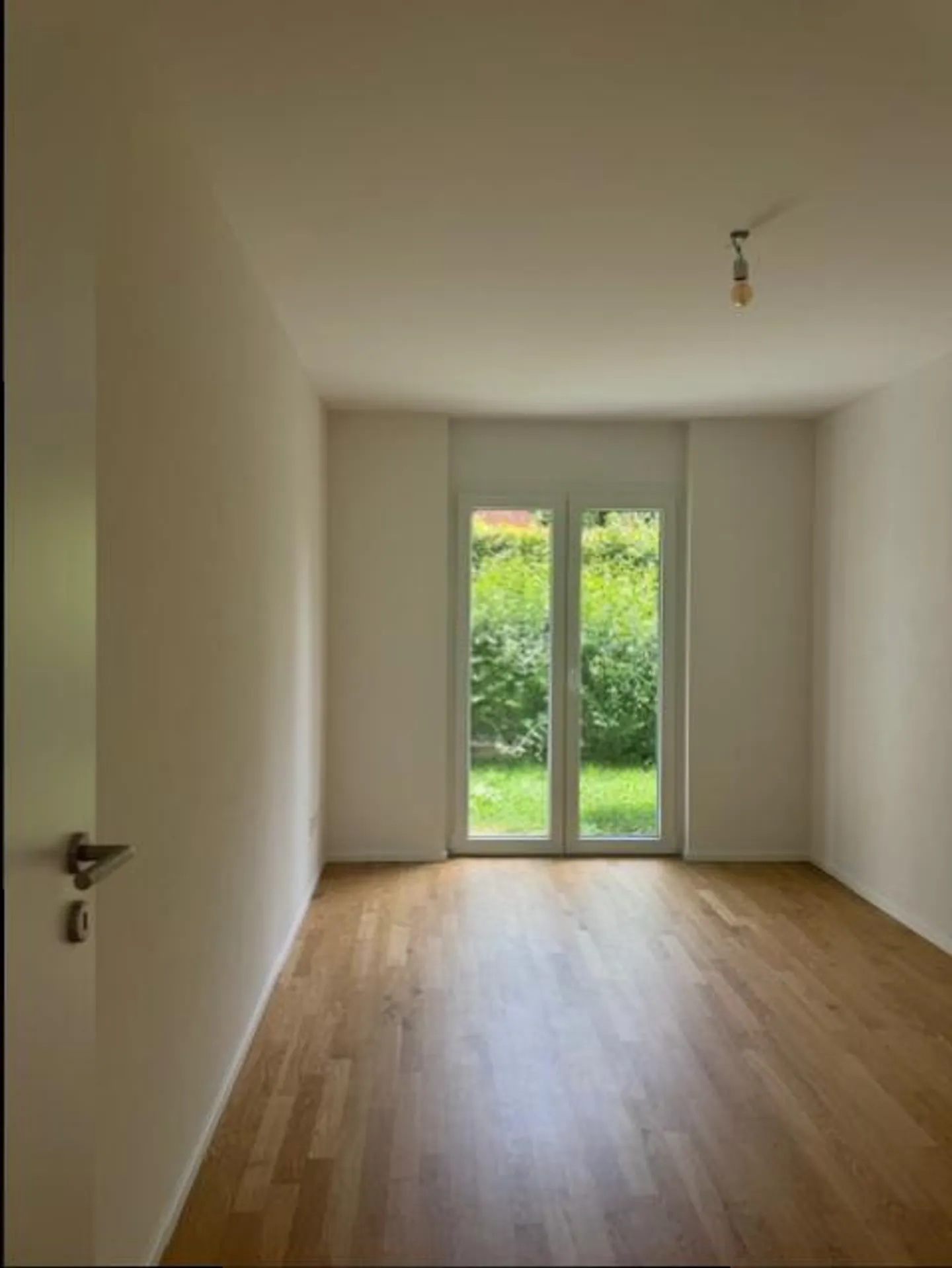 Modern Garden Apartment in Etoy - Photo 11 of 15