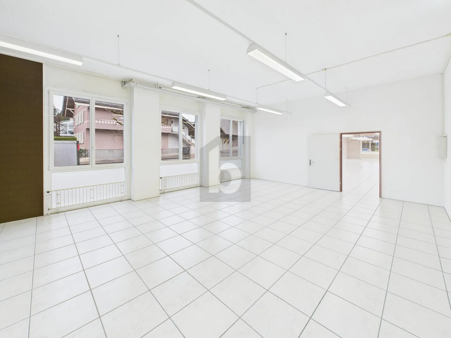 Shop for rent - Photo 2 of 6