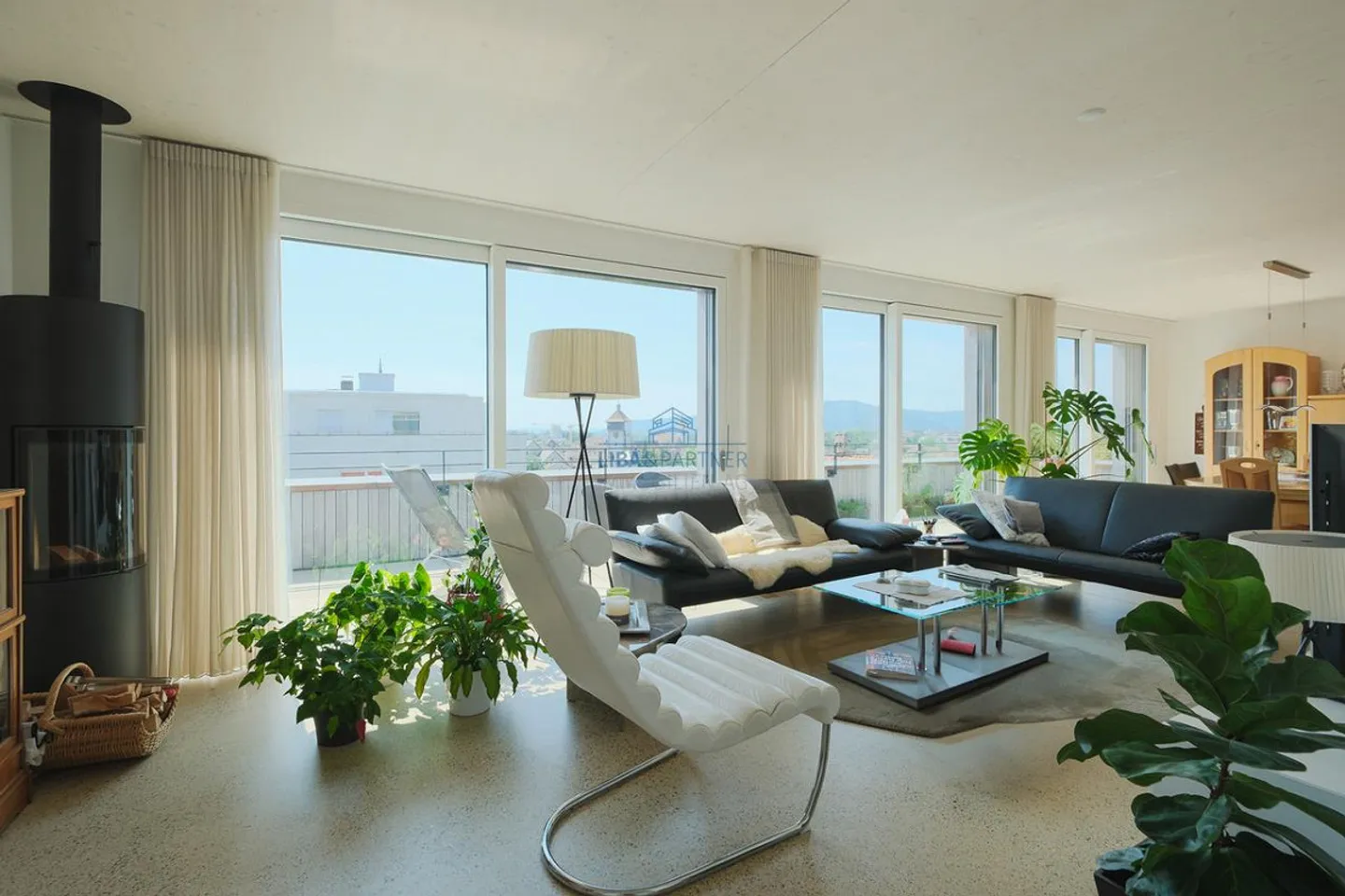 Attico con stile, grande terrazza e vista ampia - Foto 1 di 13