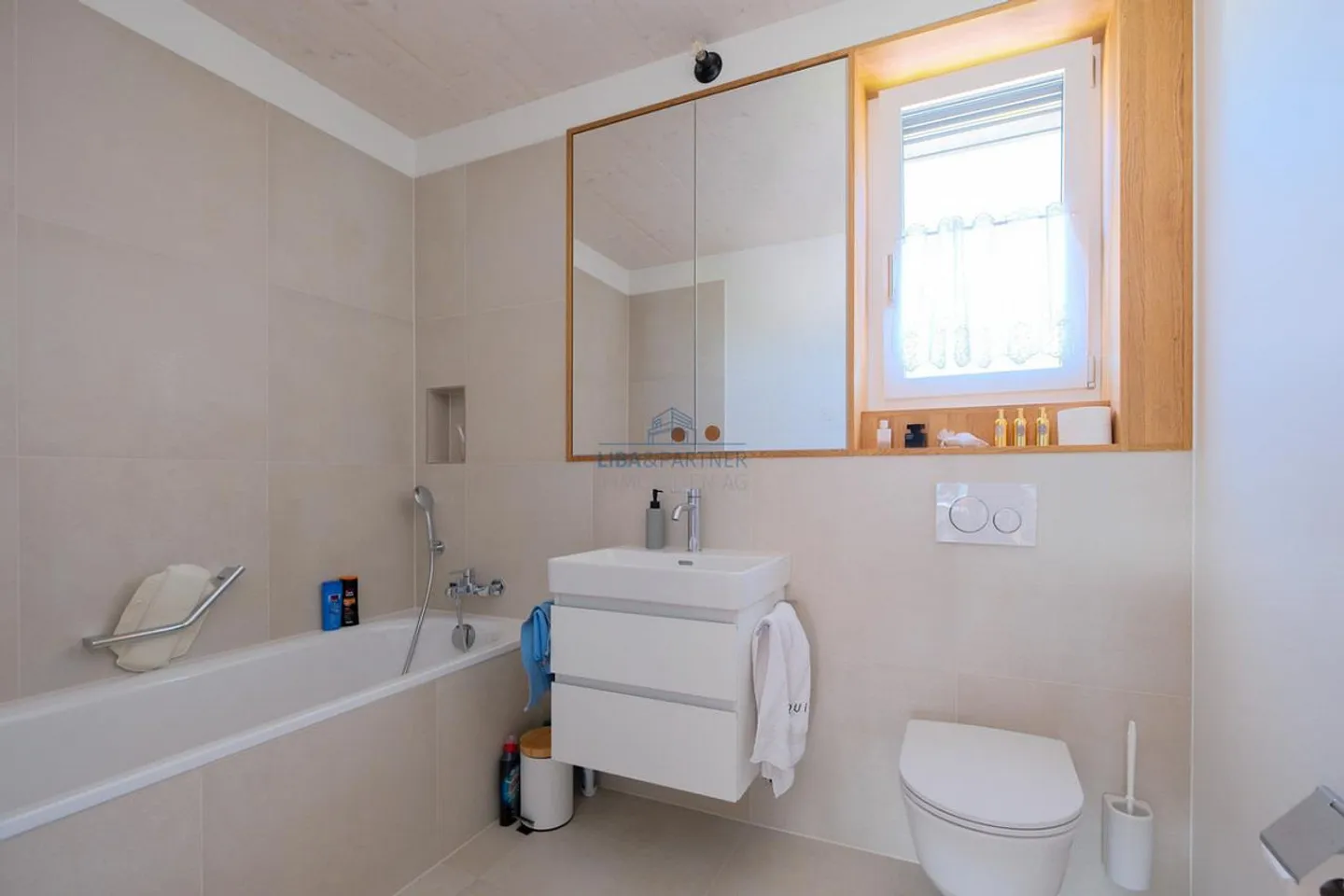 Attico con stile, grande terrazza e vista ampia - Foto 4 di 13