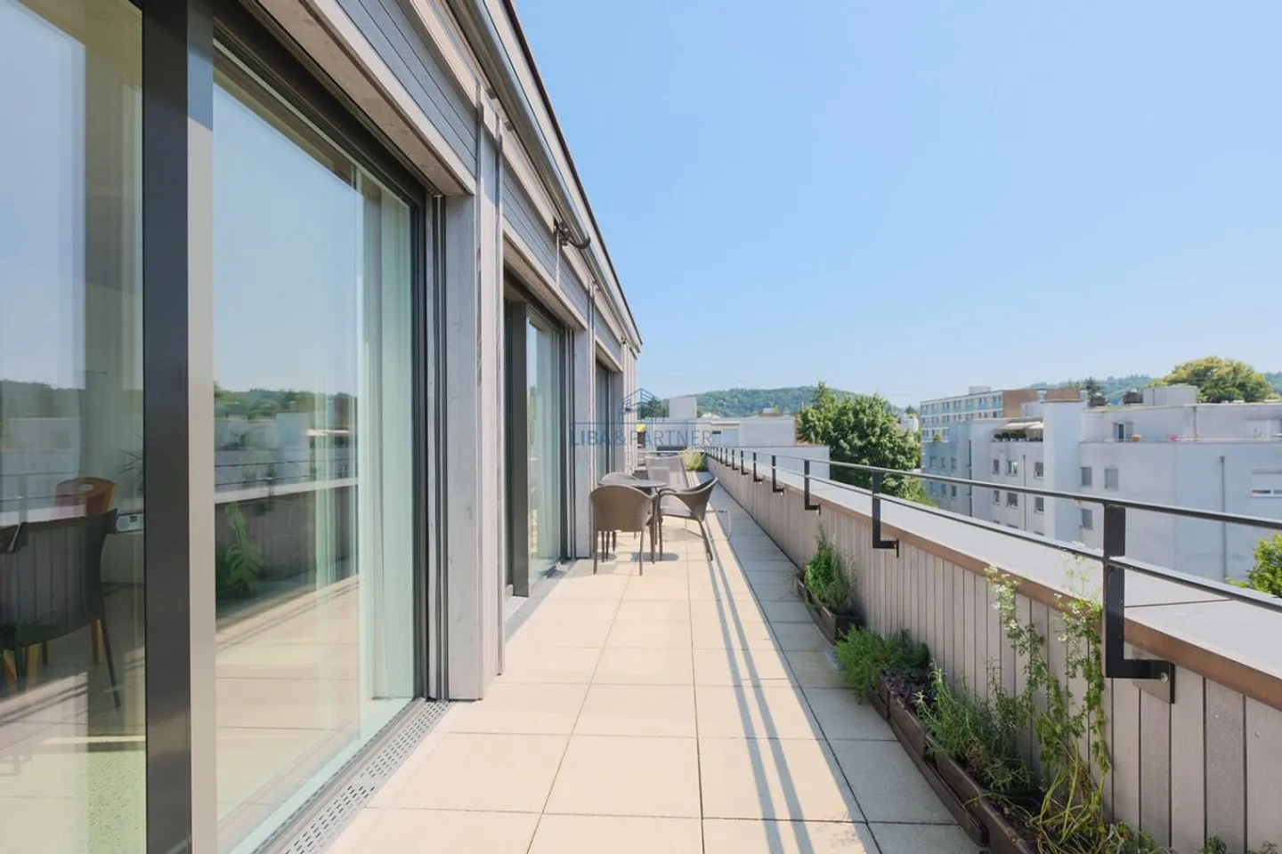 Attico con stile, grande terrazza e vista ampia - Foto 9 di 13