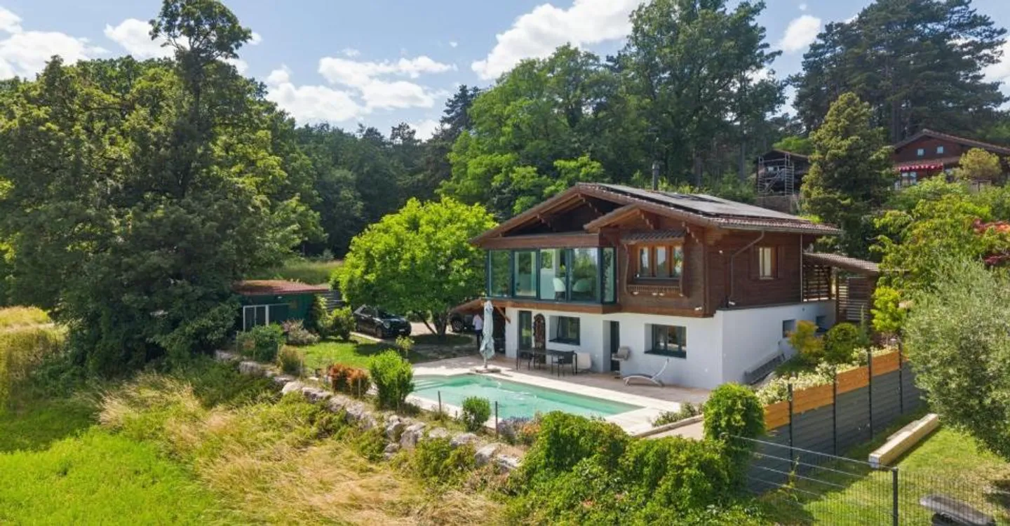 Stunning lake view, chalet with pool - Photo 1 of 11