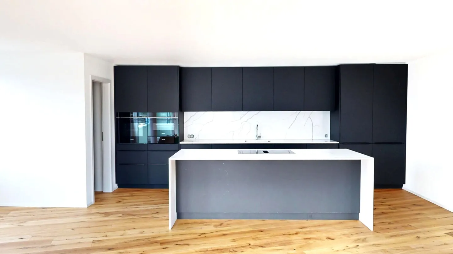 Spacious Dream Apartment - Modern Renovated and Ready to Move In - Photo 6 of 8