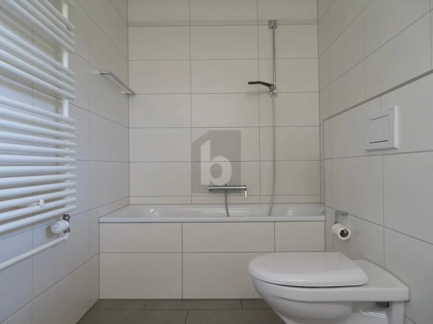 Charming, centrally located apartment with a view - Photo 5 of 6