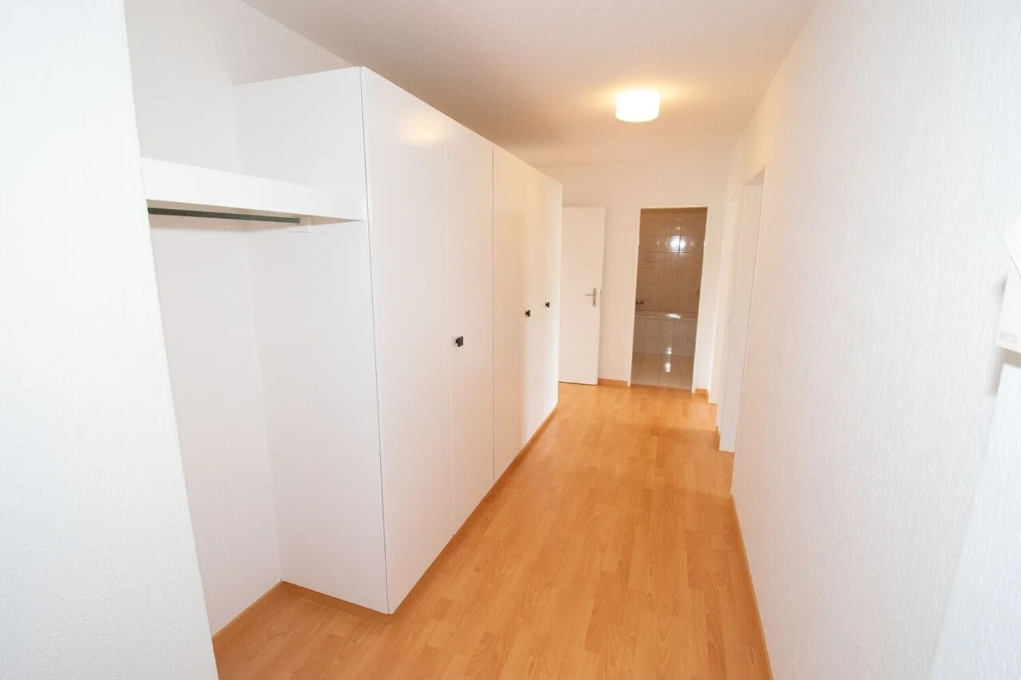 Geräumige Wohnung in ruhiger Lage - Foto 3 von 13