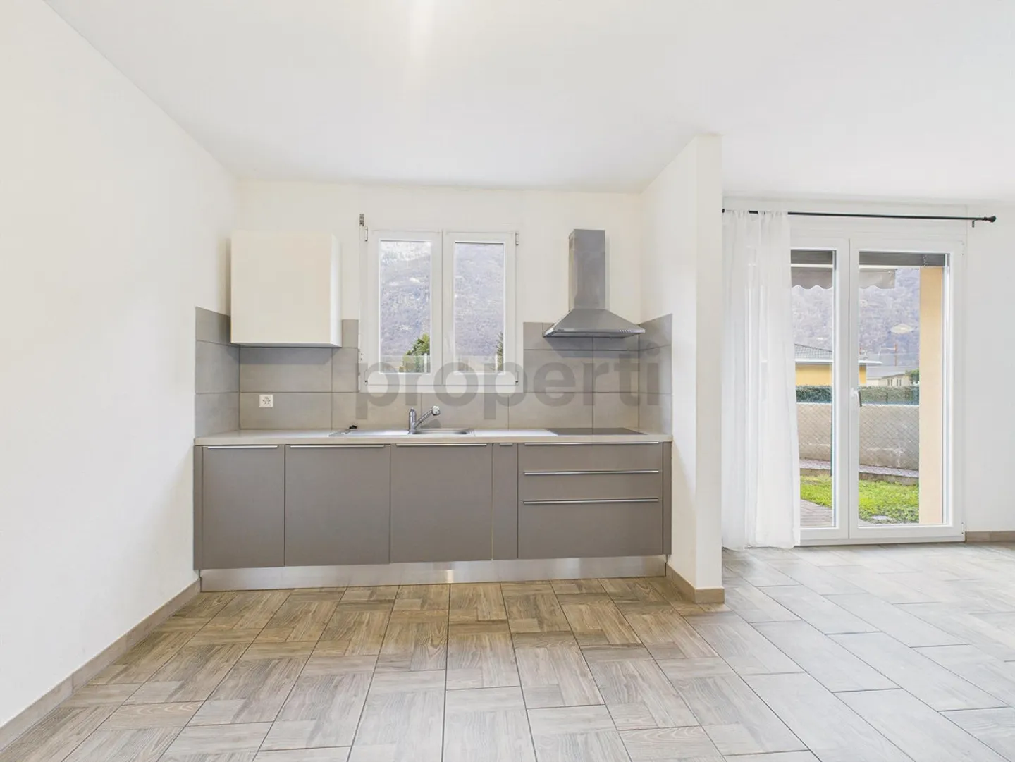 Maison mitoyenne moderne de 4,5 pièces avec jardin à Cresciano - Photo 5 sur 14