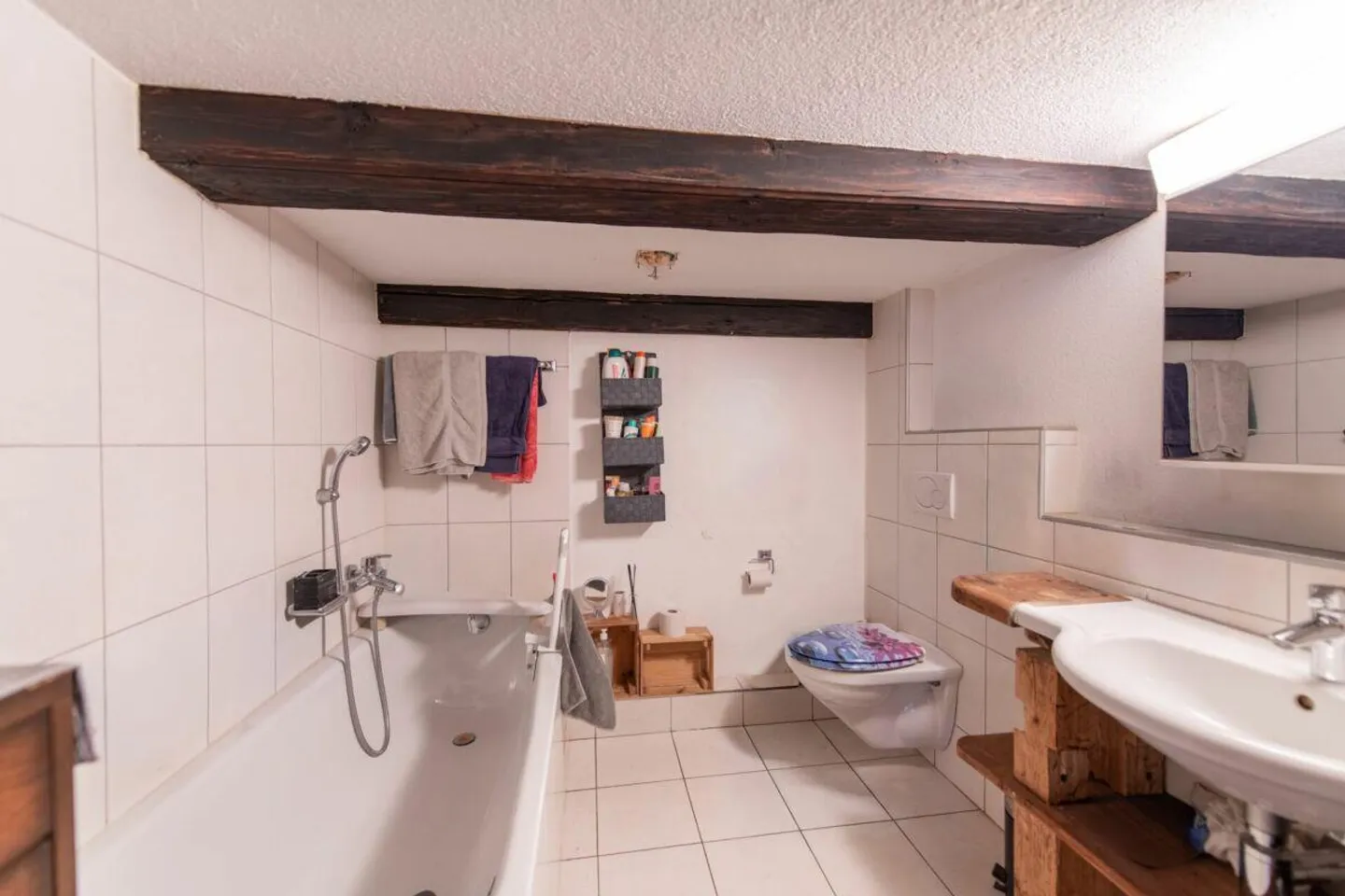 Large farmhouse directly by the stream with land parcel and development potential - Photo 8 of 26