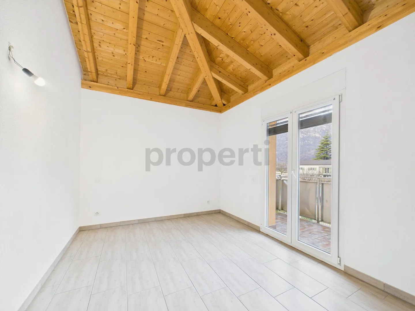 Maison mitoyenne moderne de 4,5 pièces avec jardin à Cresciano - Photo 7 sur 14