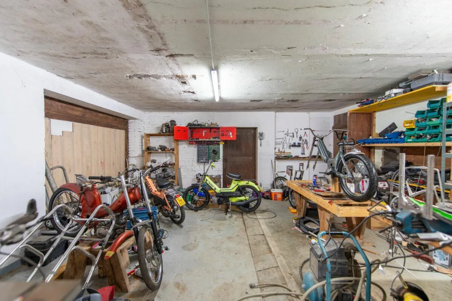 Large farmhouse directly by the stream with land parcel and development potential - Photo 14 of 26