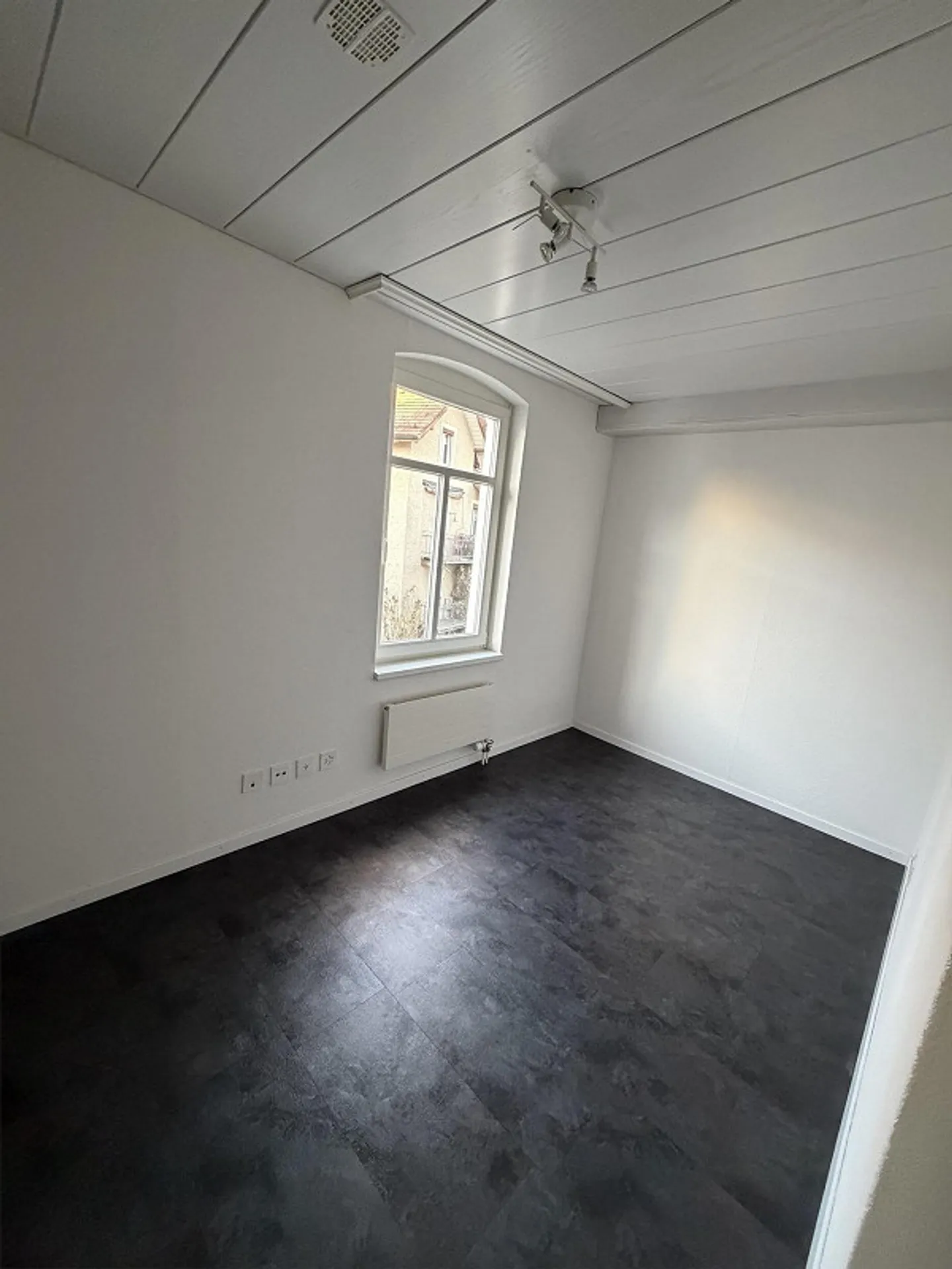 Maisonette apartment with roof terrace near HSG and cantonal hospital - Photo 3 of 9