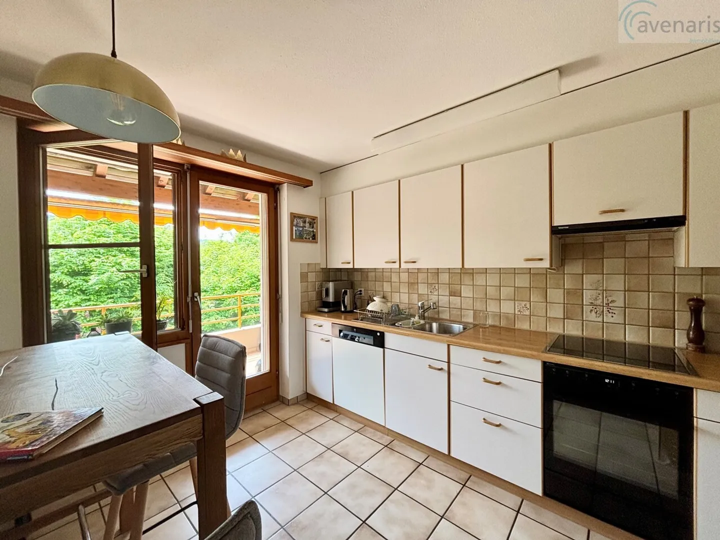 Condominio moderno e spazioso in una zona residenziale tranquilla - Foto 6 di 9