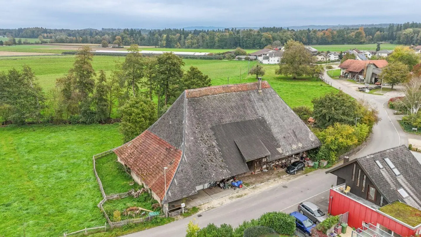 Large farmhouse directly by the stream with land parcel and development potential - Photo 22 of 26