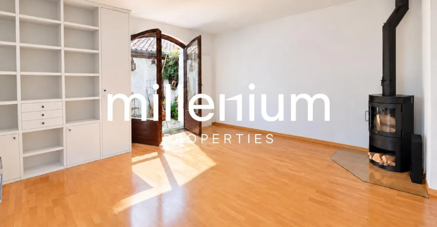 Contemporary semi-furnished house with garden and independent studio - Photo 2 of 7