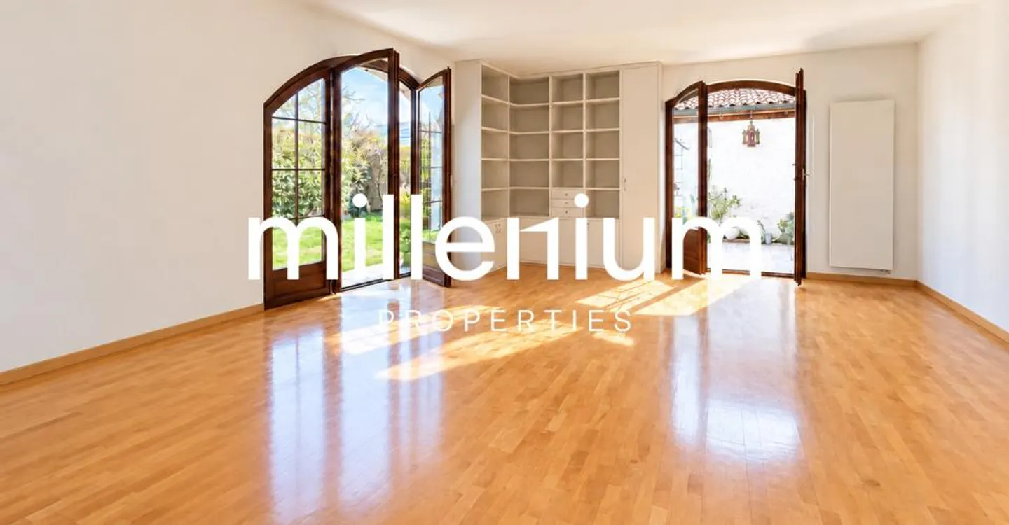 Contemporary semi-furnished house with garden and independent studio - Photo 3 of 7