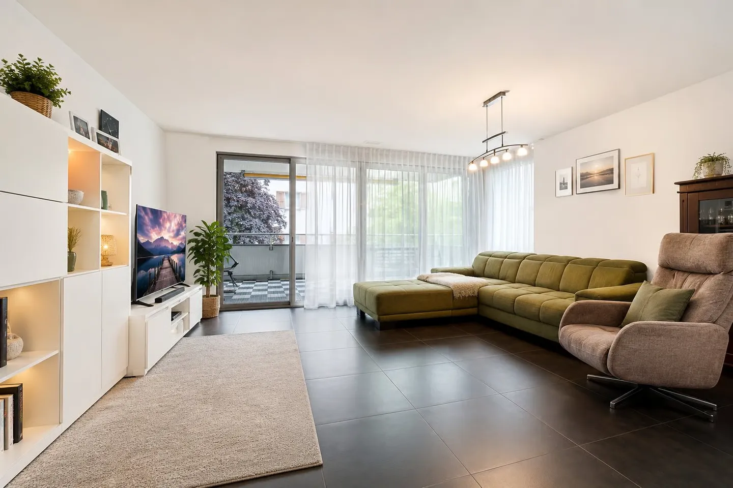 Appartamento moderno di 3,5 stanze con balcone a Dübendorf - disponibile da settembre 2026 - Foto 1 di 9