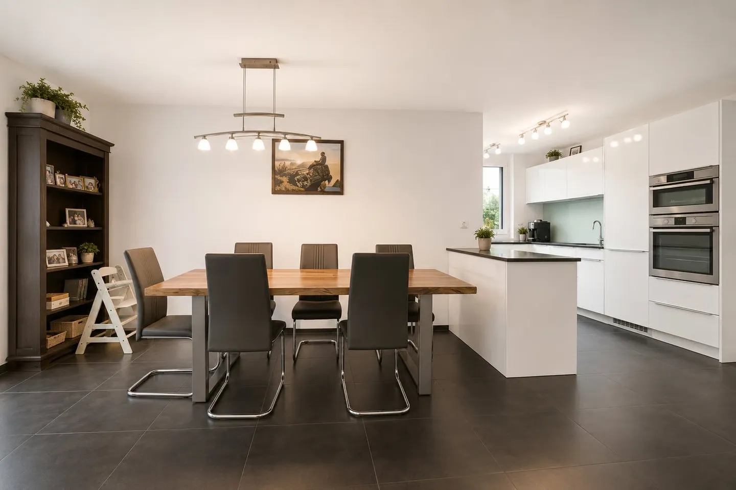 Appartamento moderno di 3,5 stanze con balcone a Dübendorf - disponibile da settembre 2026 - Foto 3 di 9