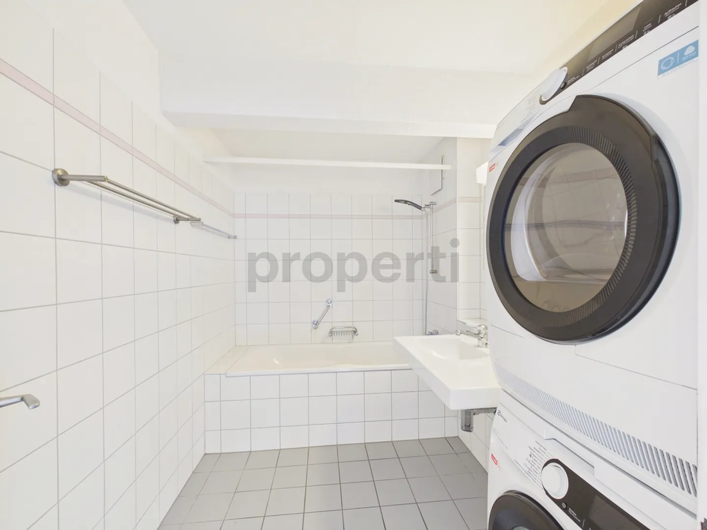 Appartamento luminoso di 4,5 stanze con bella vista, diritti di costruzione a buon mercato fino al 2072 - Foto 10 di 13