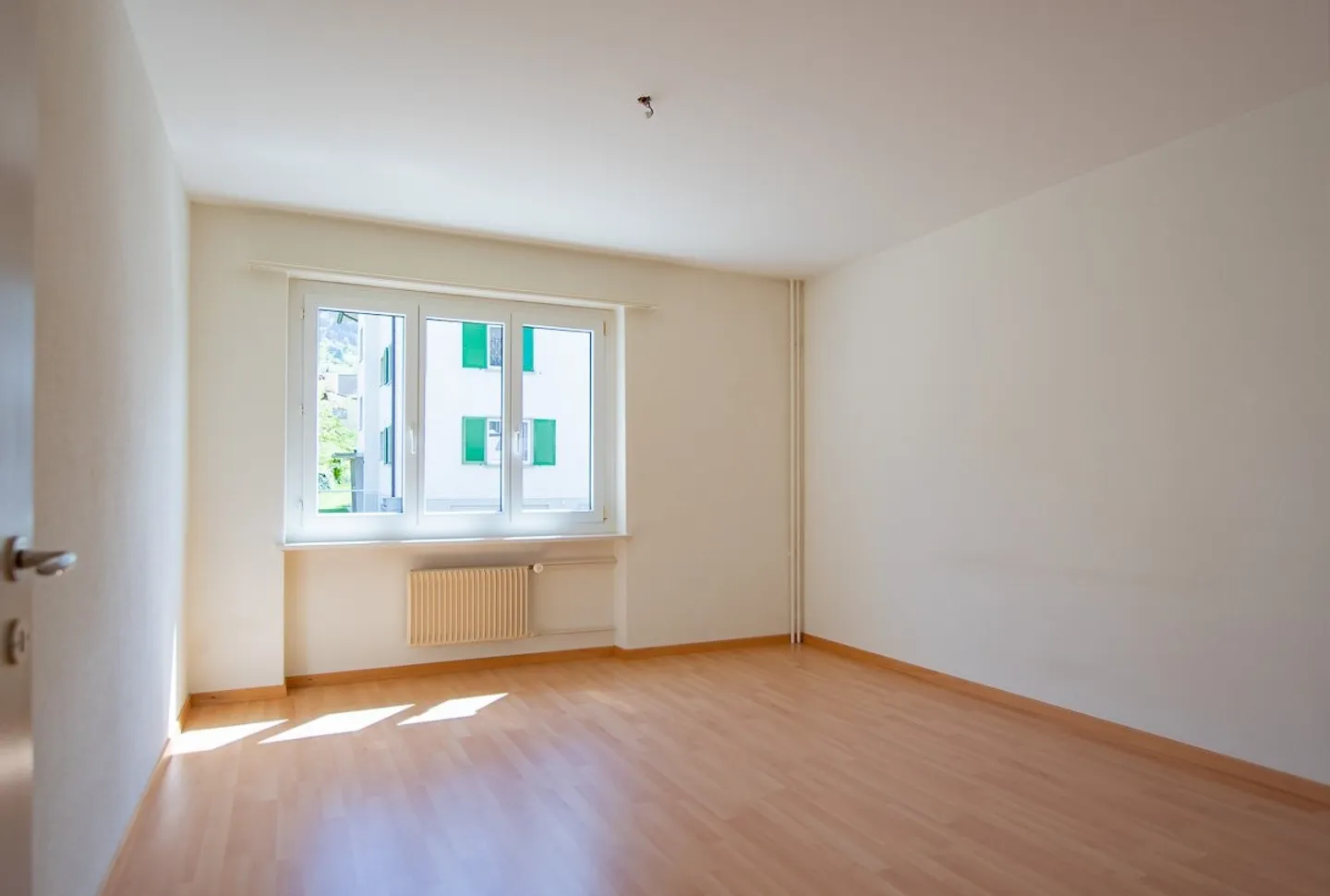 Luminoso appartamento di 4 stanze al 2° piano - Foto 1 di 6