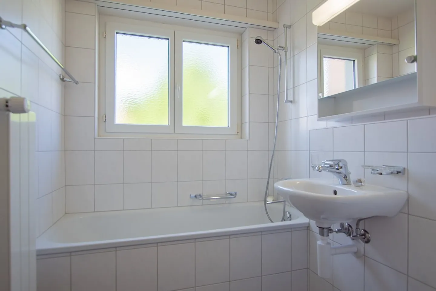 Luminoso appartamento di 4 stanze al 2° piano - Foto 4 di 6