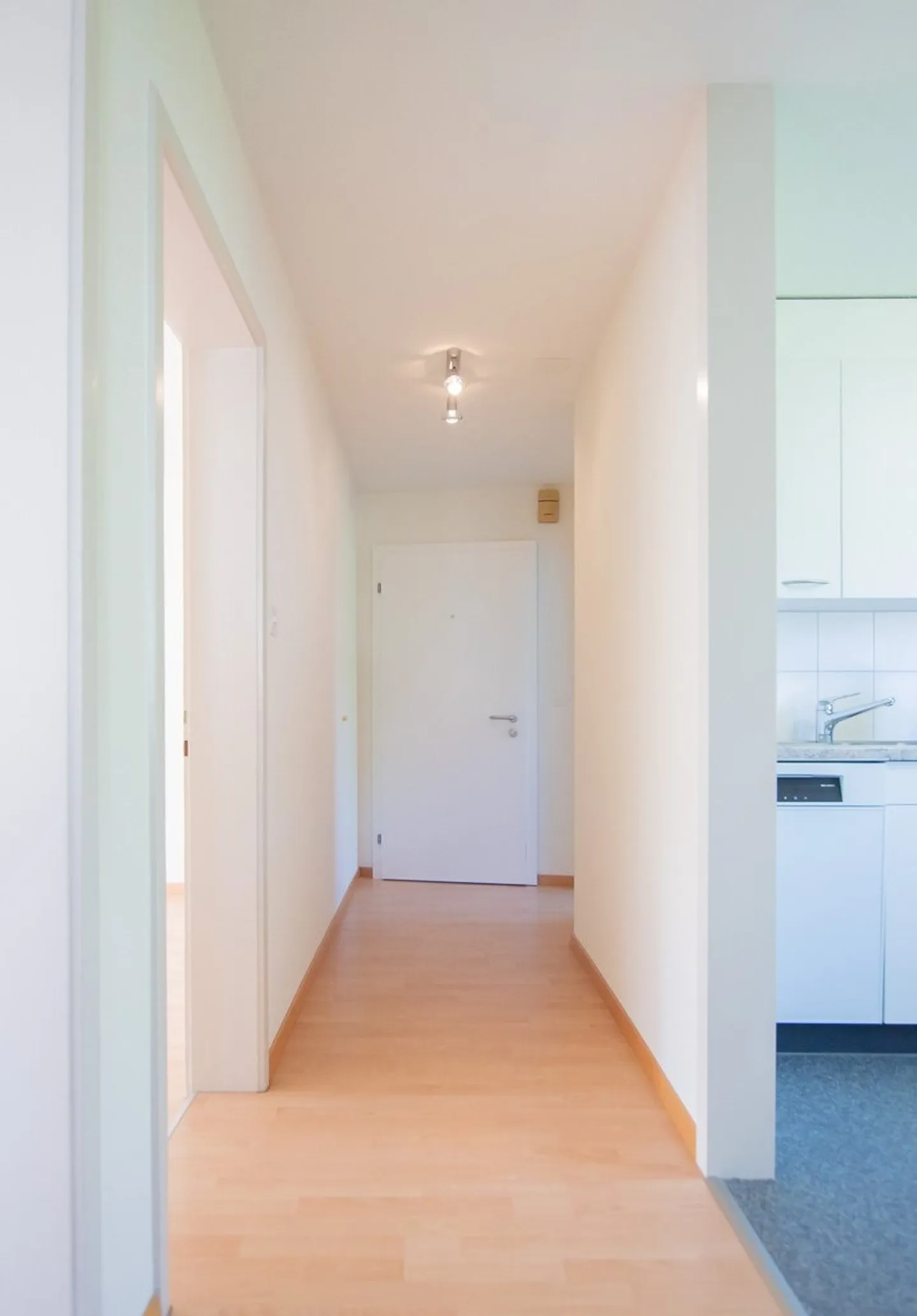 Luminoso appartamento di 4 stanze al 2° piano - Foto 5 di 6