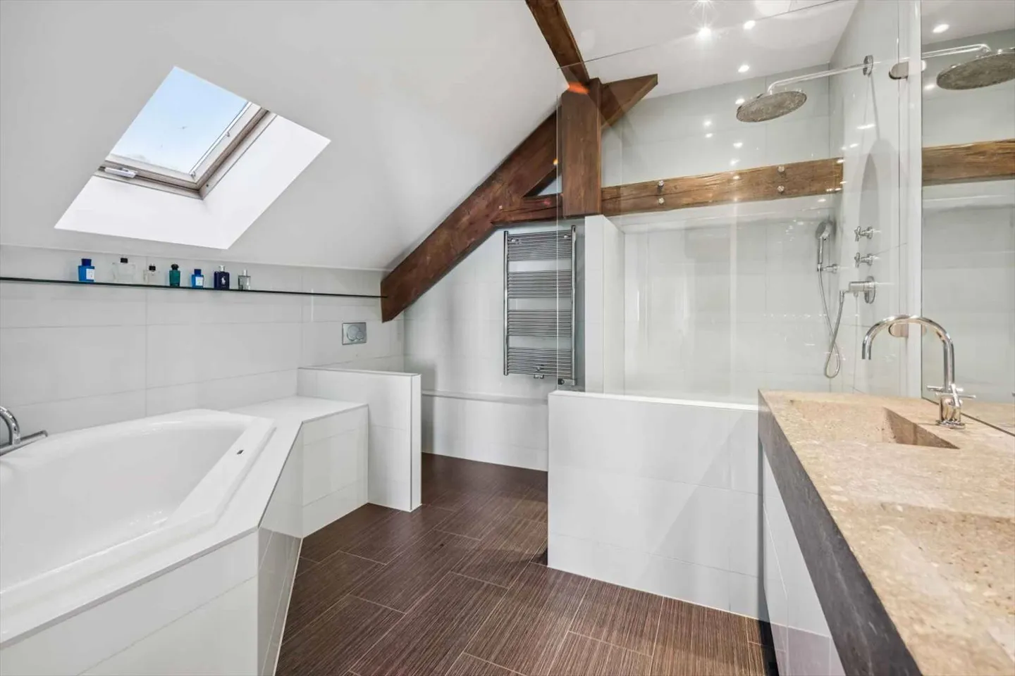 Casa di viticoltore di qualità eccezionale con oltre 450 m2 e vista mozzafiato - Foto 9 di 13