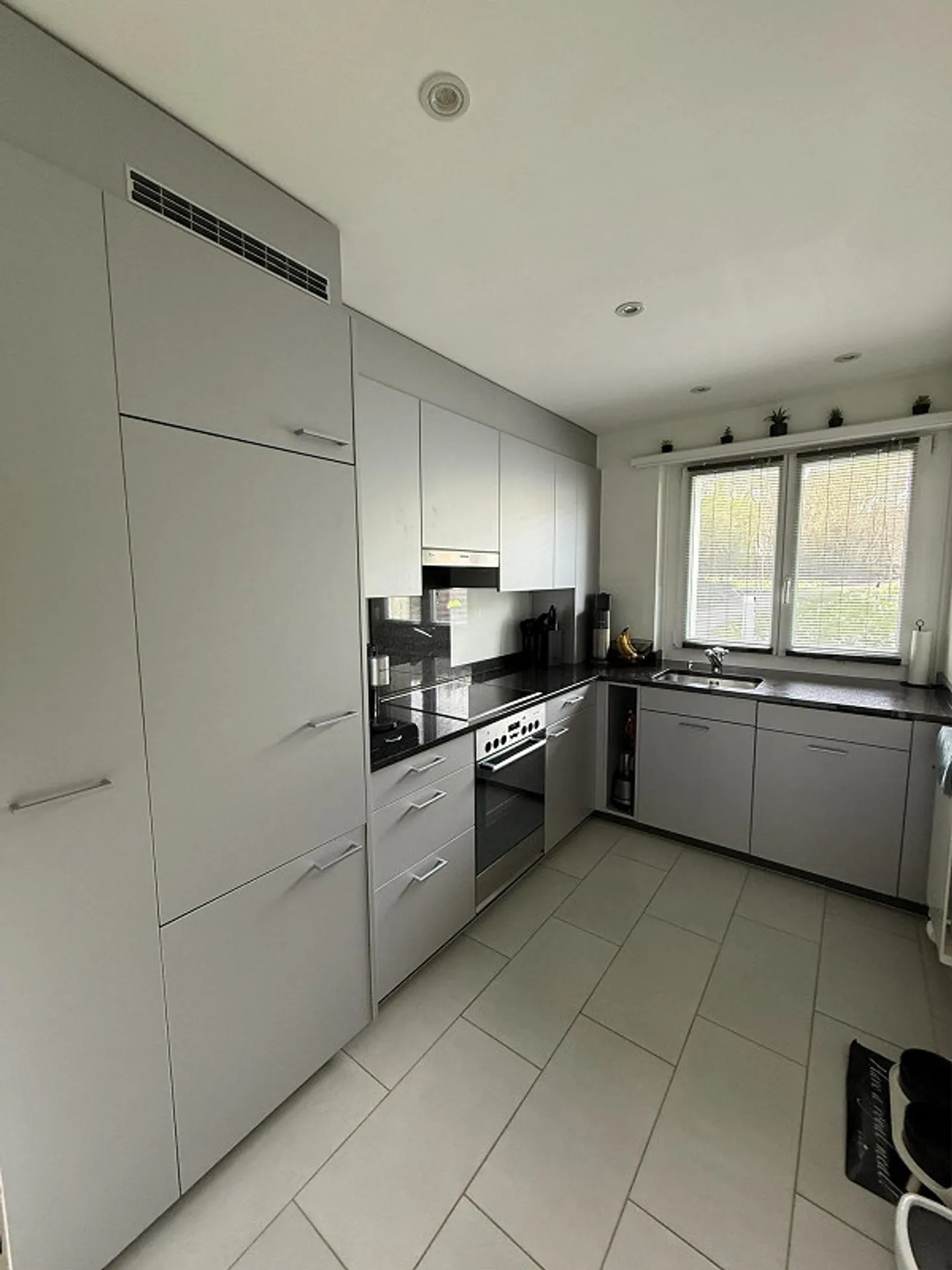 Appartamento moderno di 3,5 locali in posizione tranquilla - Foto 3 di 6