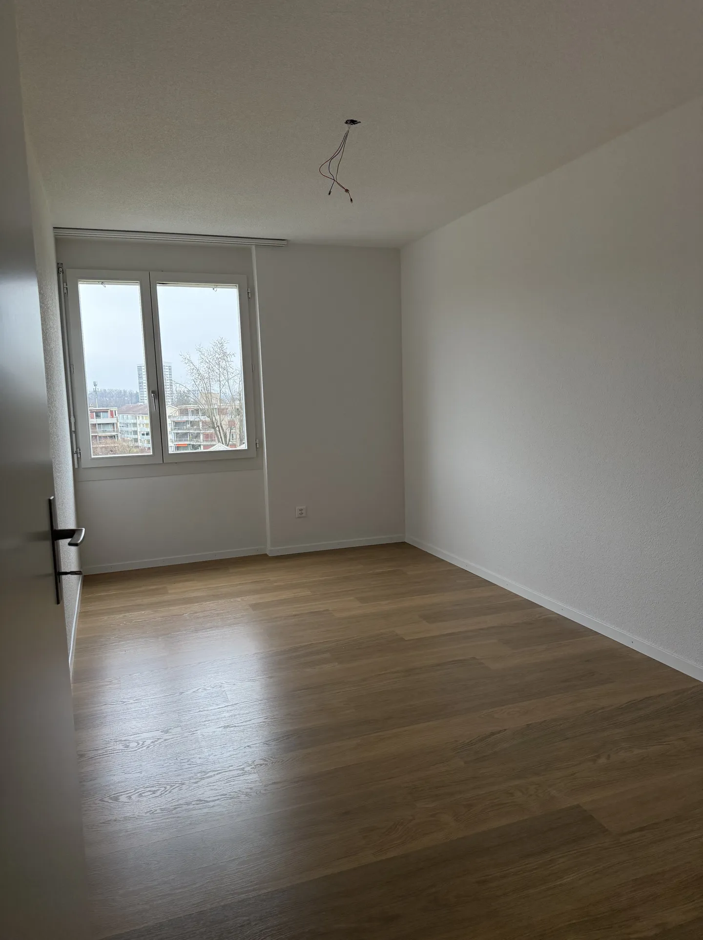 Appartement moderne de 3,5 pièces dans un emplacement calme - Photo 3 sur 5