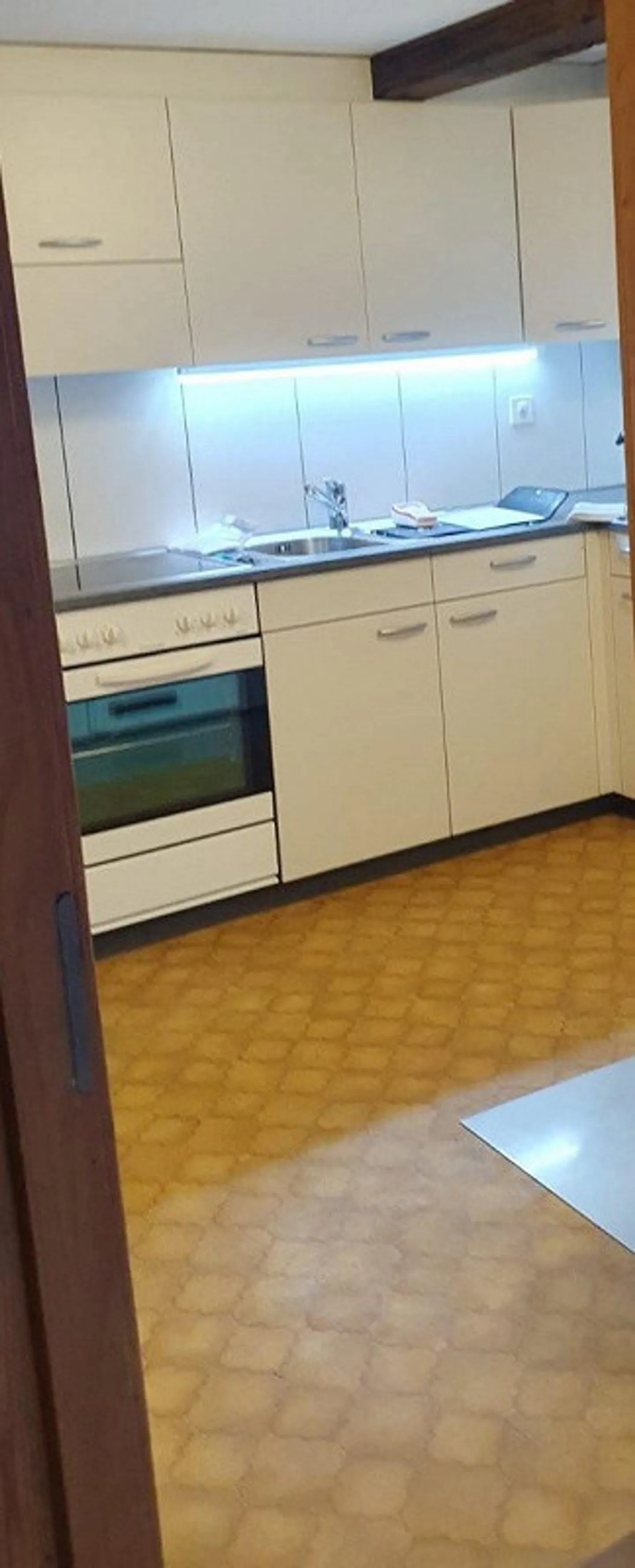 Appartamento 4 stanze conveniente - Foto 3 di 9