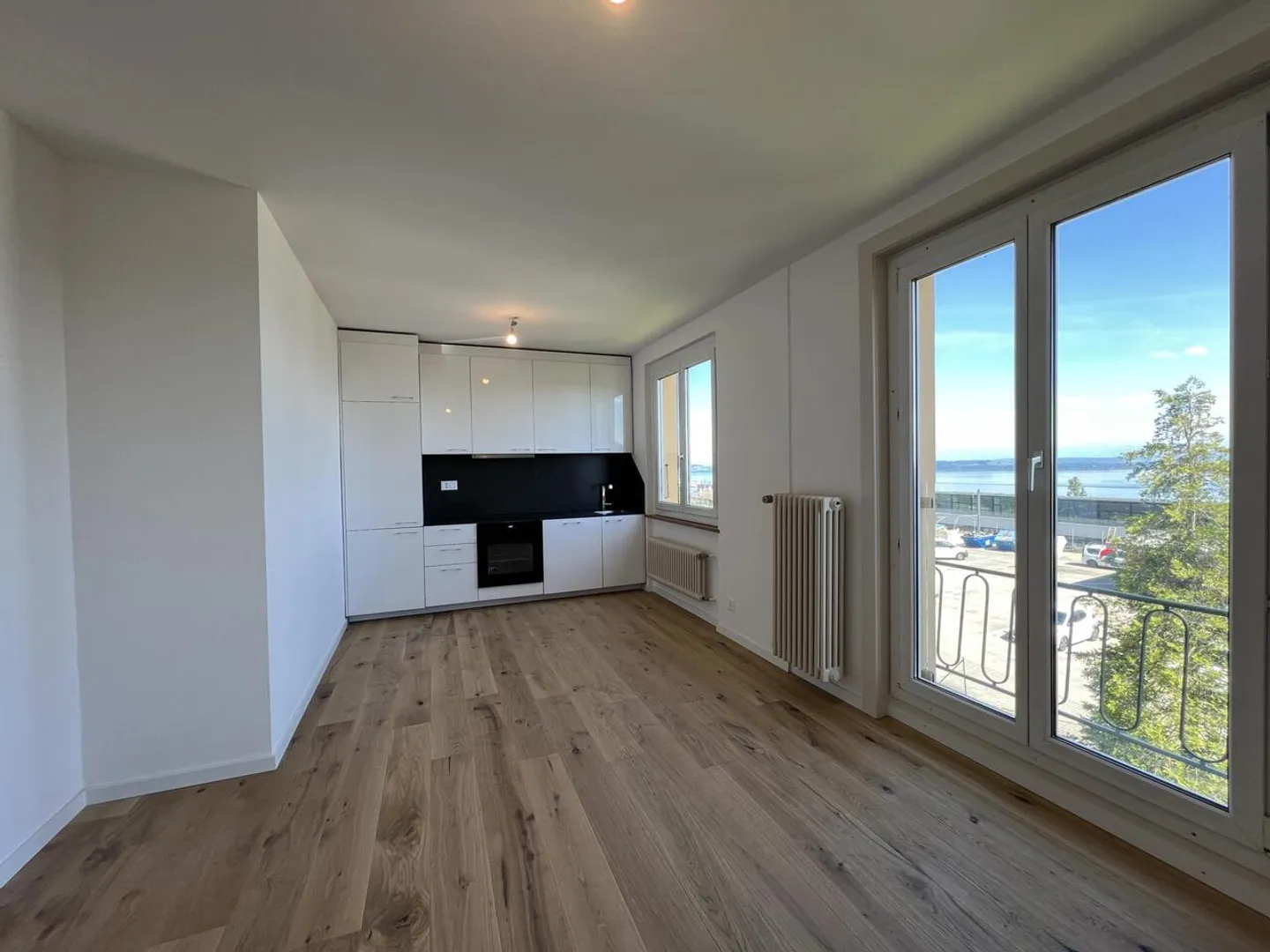 Vollständig renovierte Wohnung mit Blick auf den See und die Alpen - Foto 5 von 7