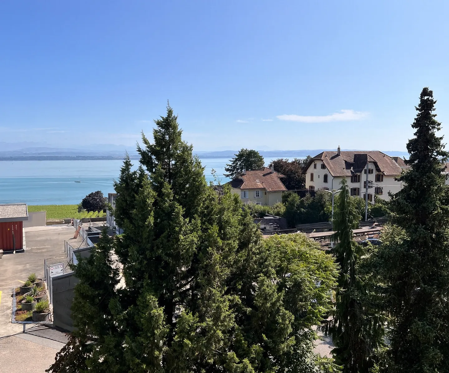 Vollständig renovierte Wohnung mit Blick auf den See und die Alpen - Foto 6 von 7