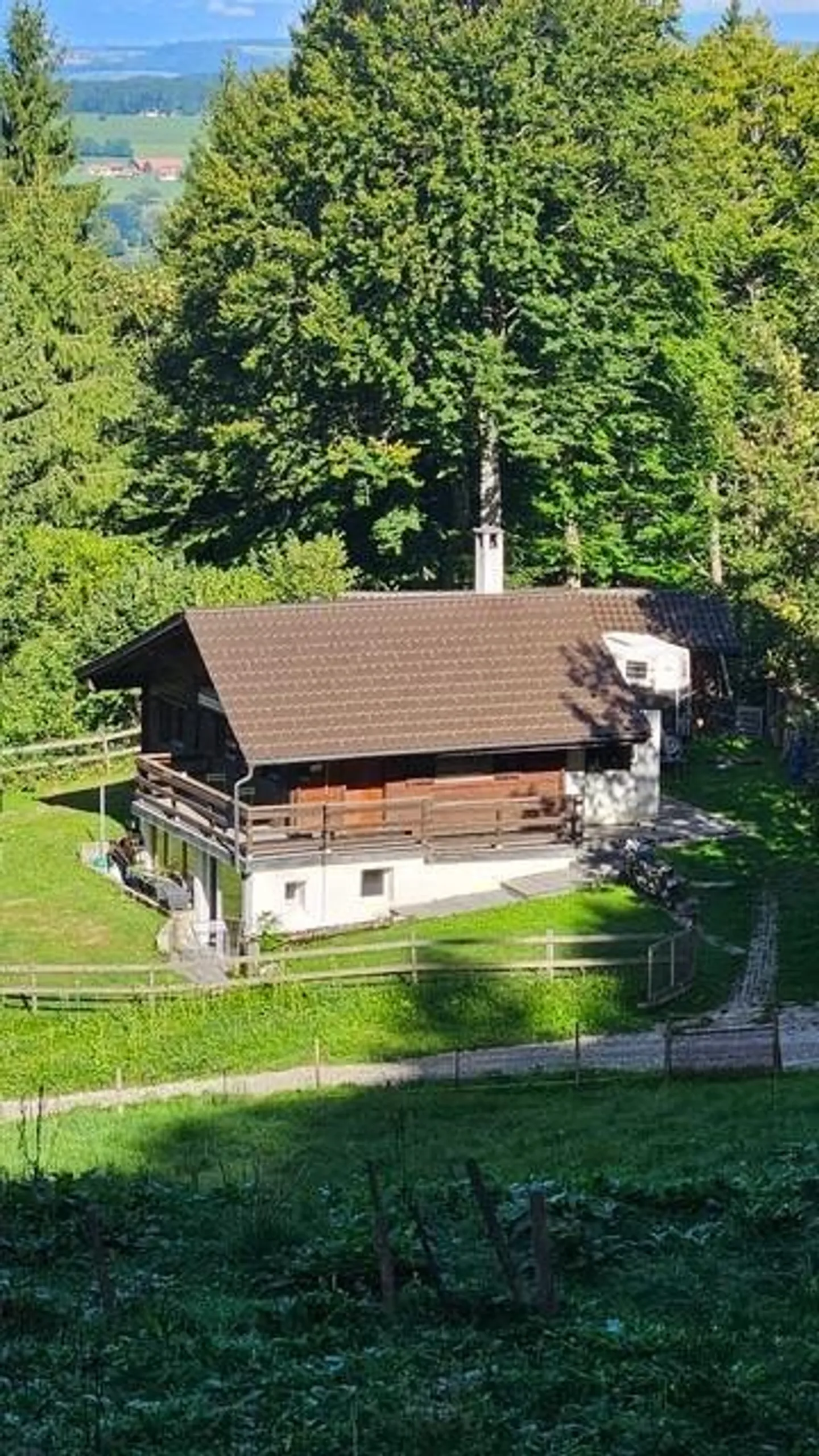Charmantes Chalet mit 3,5 Zimmern - Foto 3 von 9