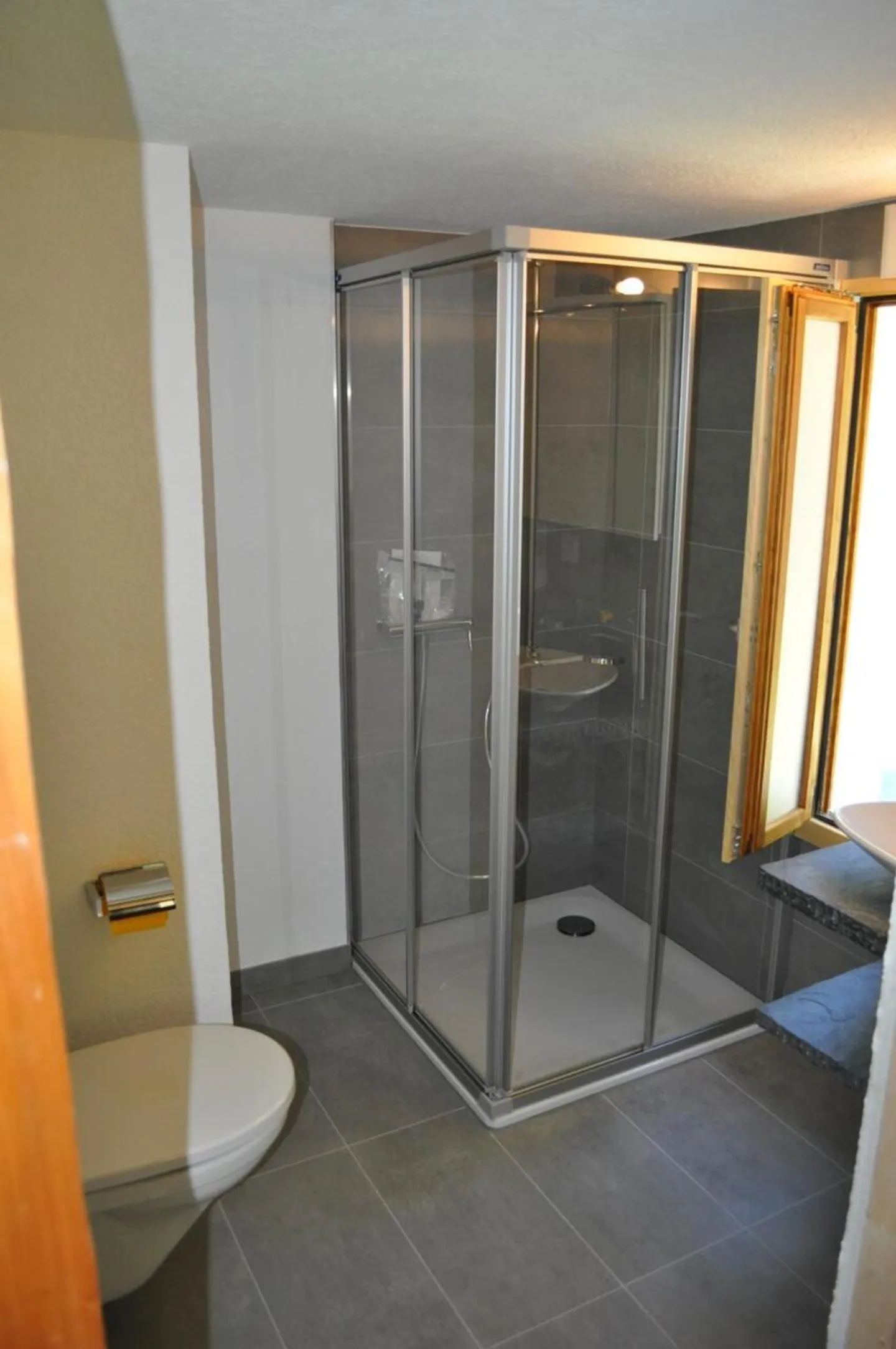 Charmantes Chalet mit 3,5 Zimmern - Foto 8 von 9