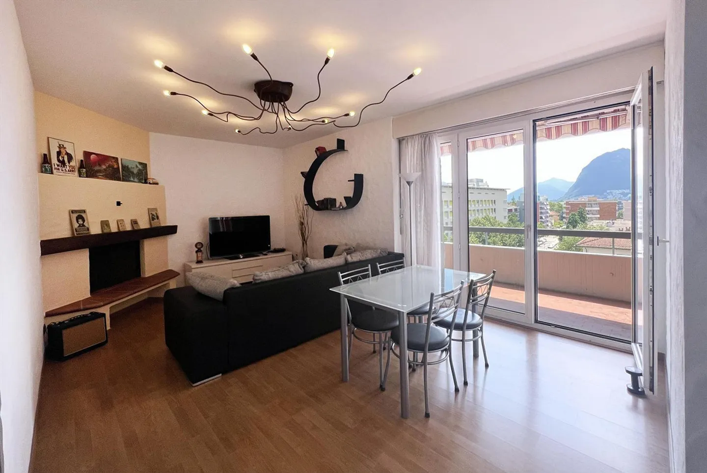 Large 2.5-room apartment with 80 m² on the top floor in the city center of Lugano - Photo 4 of 9