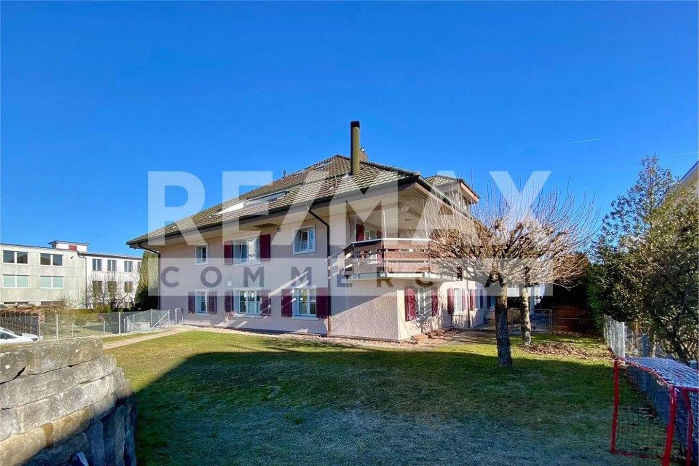 Central commercial premises with versatile potential for use and development... - Photo 1 of 13