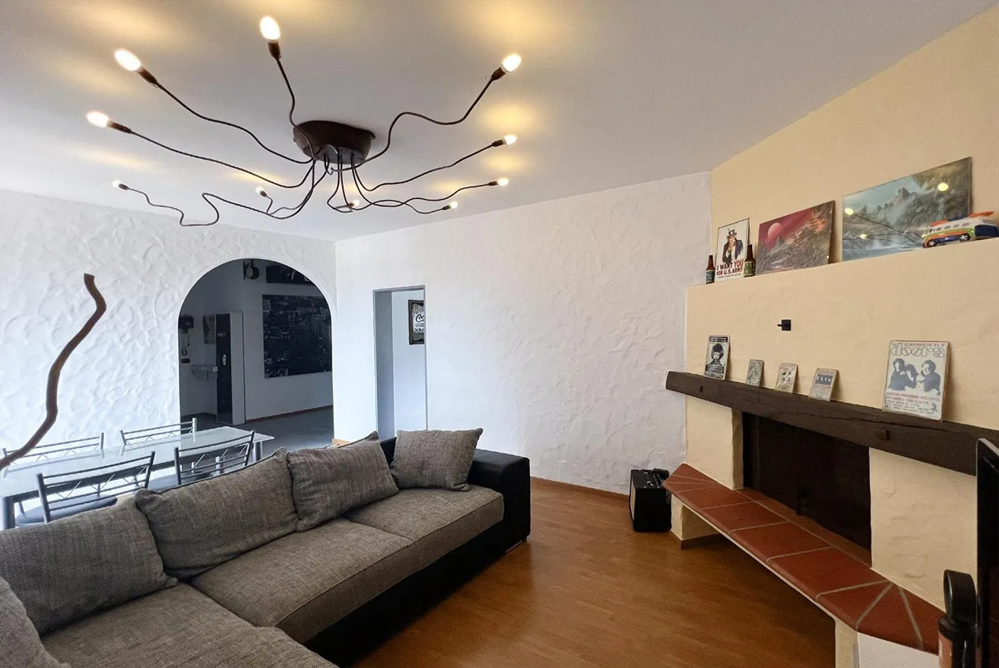 Large 2.5-room apartment with 80 m² on the top floor in the city center of Lugano - Photo 1 of 9