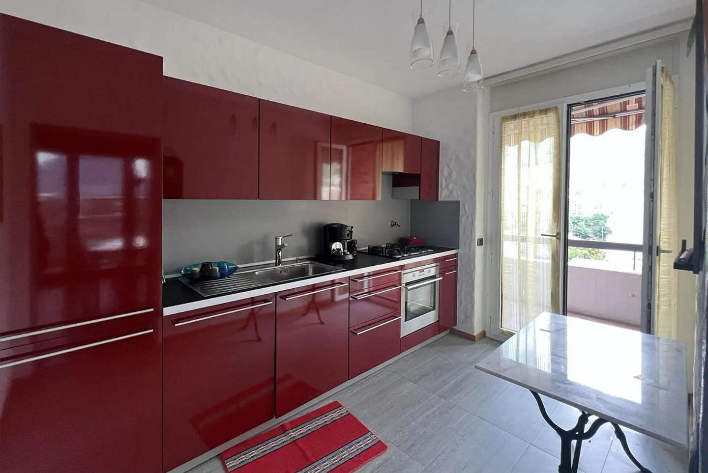 Large 2.5-room apartment with 80 m² on the top floor in the city center of Lugano - Photo 3 of 9