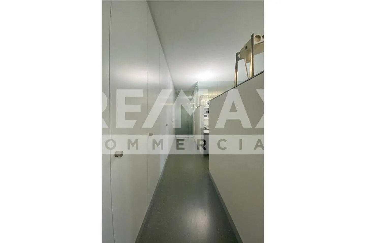 Central commercial premises with versatile potential for use and development... - Photo 13 of 13