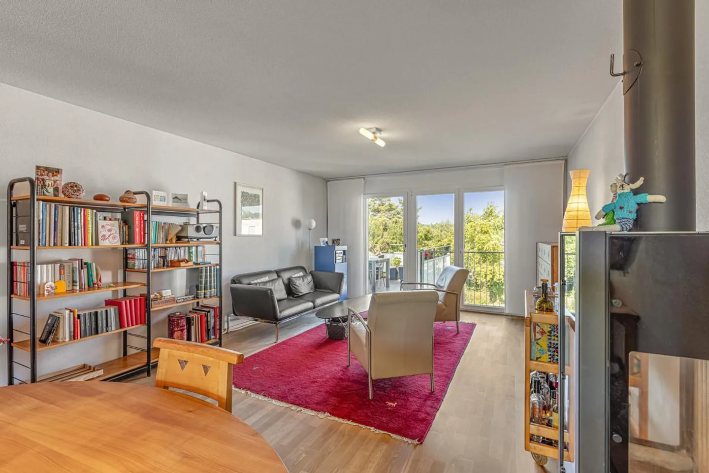 3.5-Zi-Wohnung mit Cheminée, Balkon & Tiefgaragenparkplatz - Foto 3 von 18